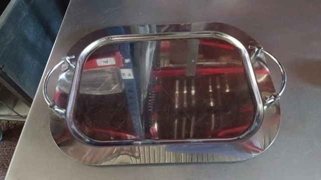 Bandeja de acero inoxidable.