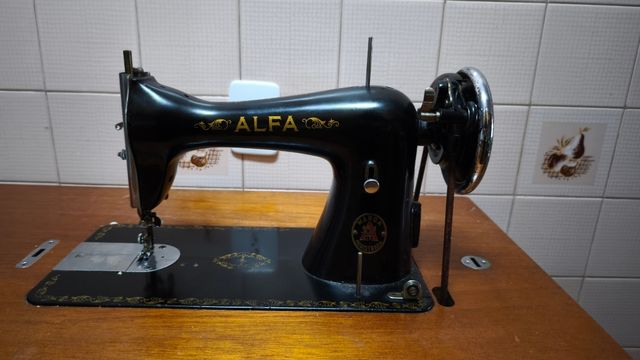 Maquina de coser Alfa