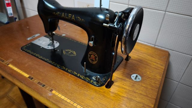 Maquina de coser Alfa