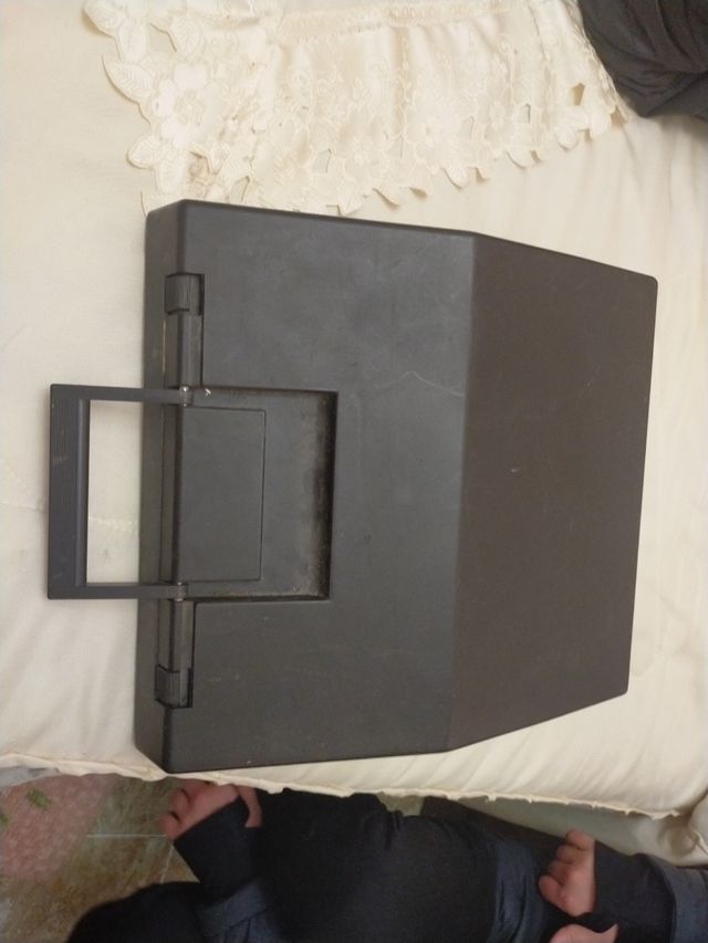 Maquina de escribir antigua