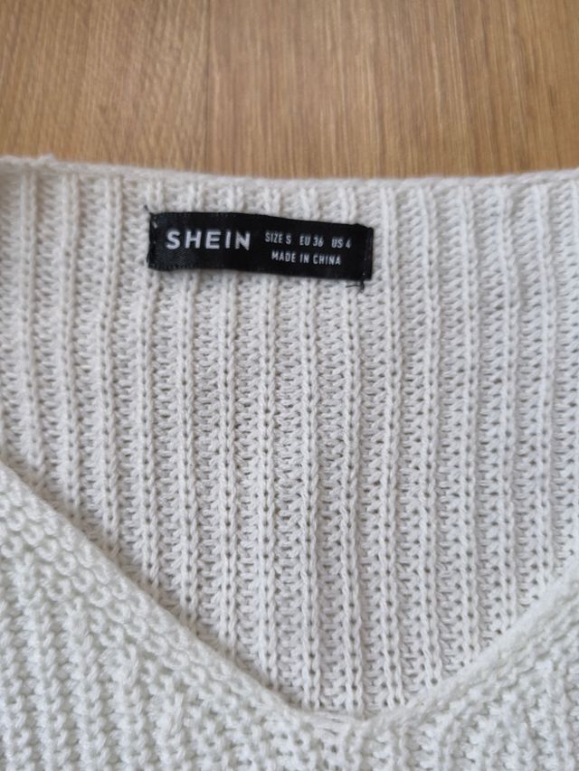 Jersey punto SHEIN de rayas, cuello pico. Talla S