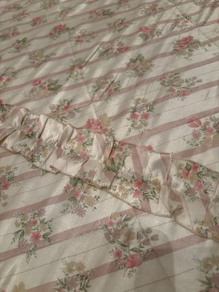 2x Cortinado apanhados de lado e com sanefa .