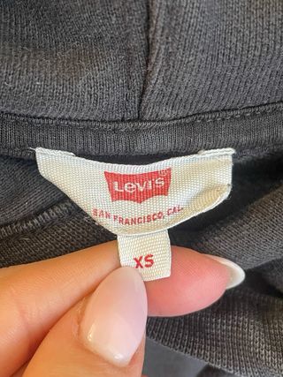 Felpa levi’s nera con cappuccio 