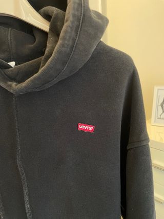 Felpa levi’s nera con cappuccio 