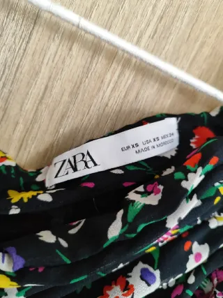 Top fruncido flores negro · Zara · XS/34 (nuevo)