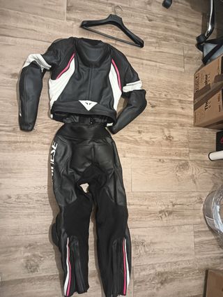 Mono Dainese mujer
