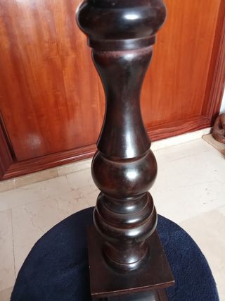 Candelabro portavelas de bronce.