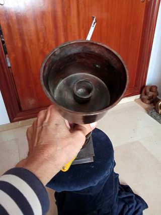 Candelabro portavelas de bronce.