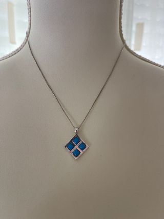 Collar plata con bolitas azul