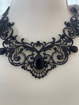 Collar labrado bisuteria negro