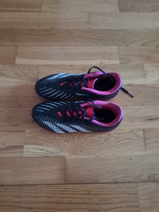 Zapatillas de fútbol predator multitacos