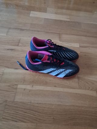 Zapatillas de fútbol predator multitacos