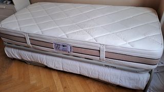 Estructura más cama auxiliar con colchón.