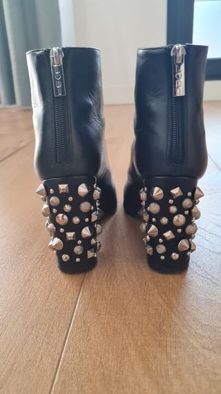 Botines Lodi negros con tachuelas 37