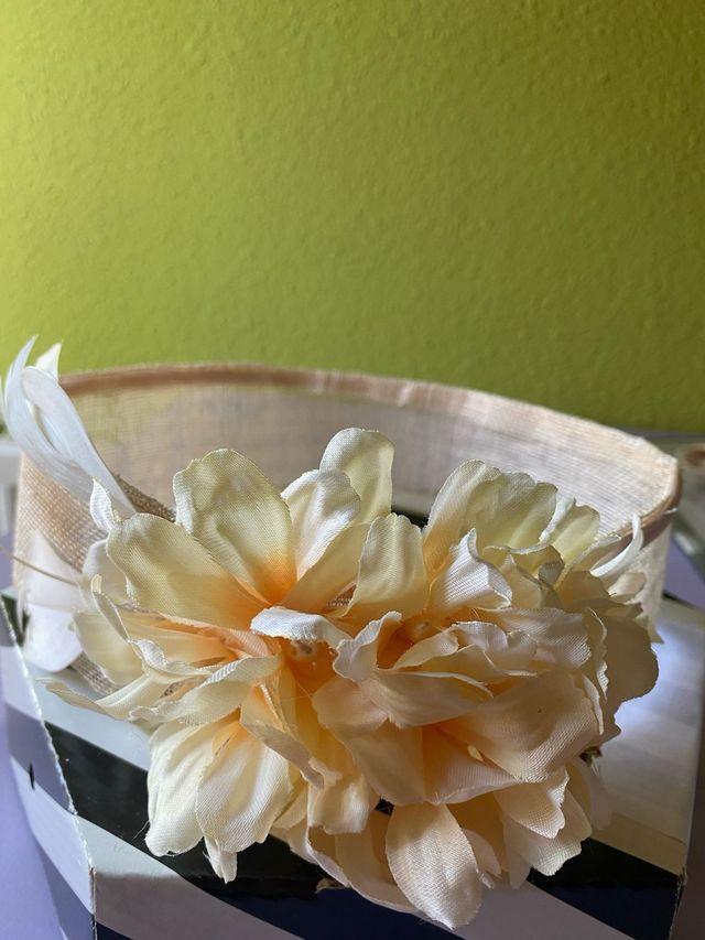 Tocado para poner en la frente eventos