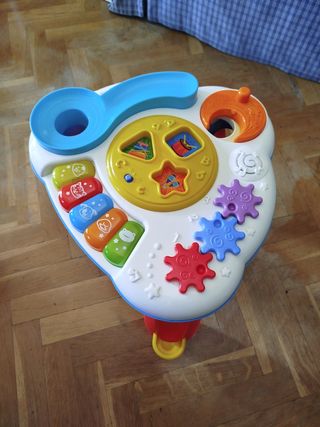 Mesa actividades bebe