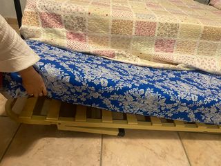 Diván nido forja: dos camas y colchones.