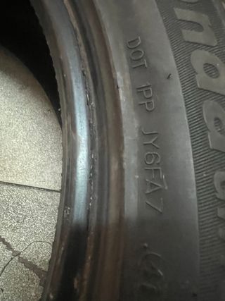 Se venden dos neumáticos  245/50 zr20