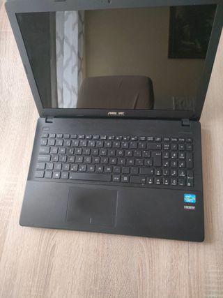 Portátil ASUS i3 1.8Ghz 500GB 4RAM F551C