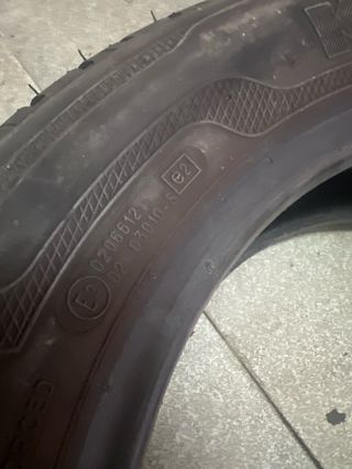 Neumatico 165/70 R14