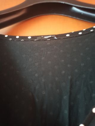 Maglietta nera con poins bianchi!