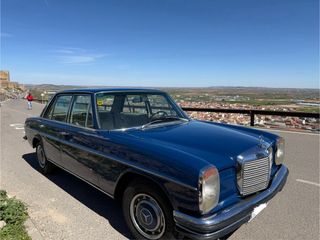 Mercedes-Benz W114 250 S 1974. Gasolina