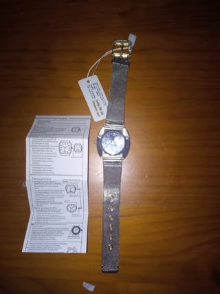 RELOJ PLATEADO NUEVO 
