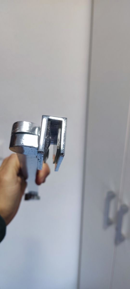 Brazo soporte mampara