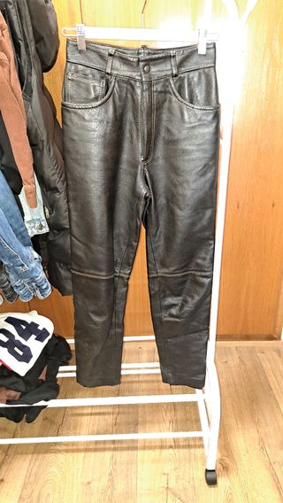 Pantalón de piel