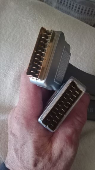 Euroconector dorado 
