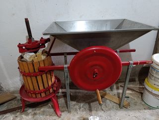 Maquina Prensar y moler uva