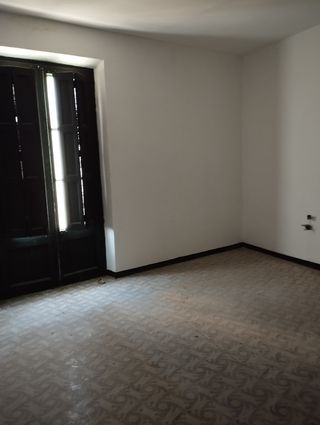 Casa con tres pisos independientes