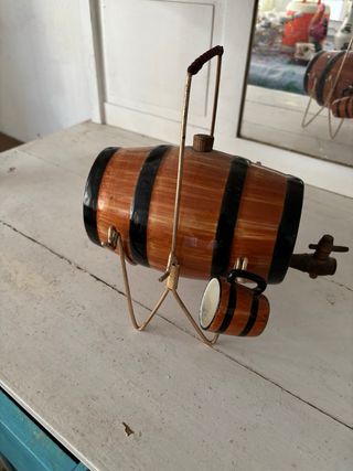 Barril com 3 canecas