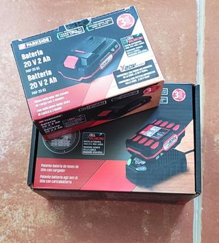 Baterias  2Ah + Cargador Parkside 20V