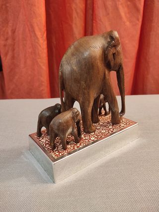 Elefanti in legno
