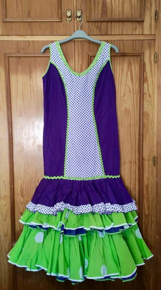 Traje de flamenca diseño exclusivo adorno piquillo