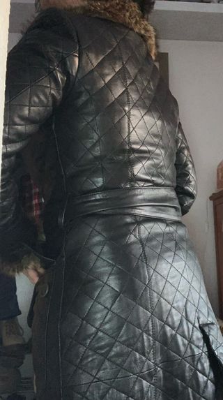 Abrigo piel cuello y puños pelo