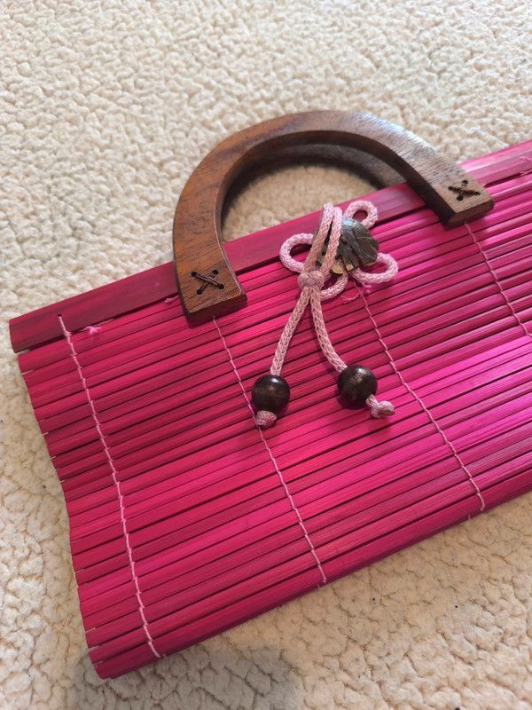 Bolso de madera fucsia