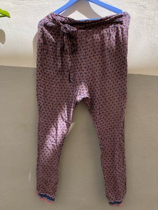 Pantalón fluído estampado Zara