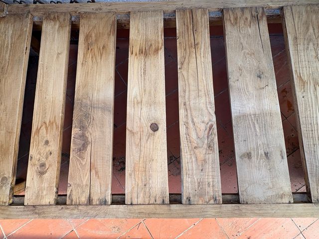 Sofá antiguo de madera