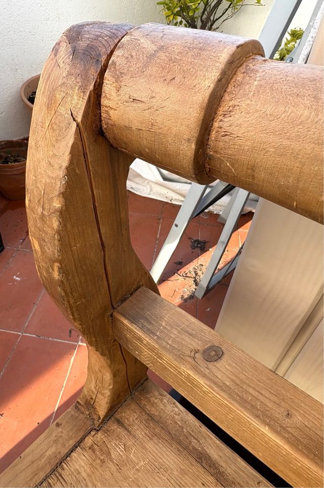 Sofá antiguo de madera