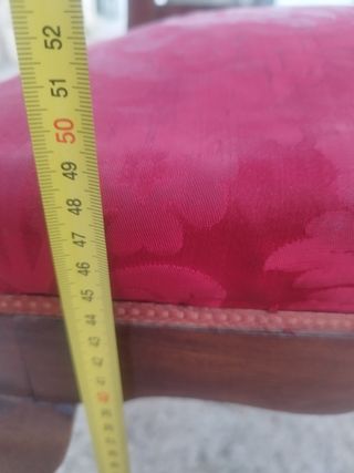 Silla con talla  antigua de dormitorio.