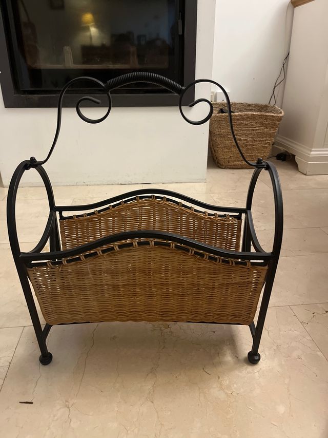 Revistero de mimbre vintage