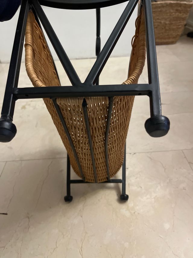 Revistero de mimbre vintage