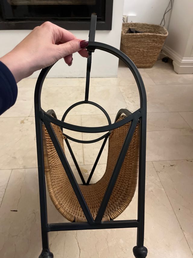 Revistero de mimbre vintage