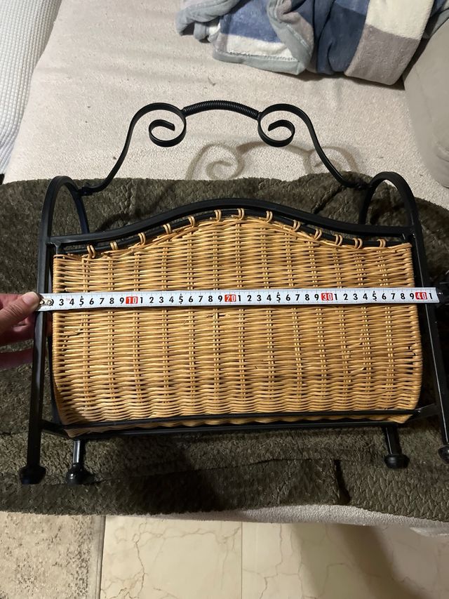 Revistero de mimbre vintage