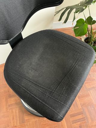 Taburete negro regulable de bar casino