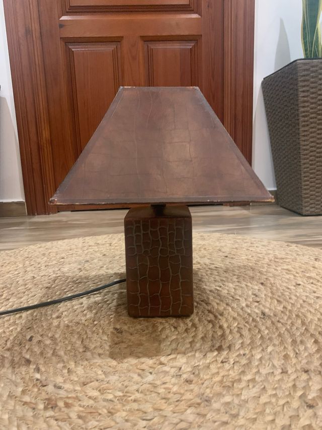 Lámpara sobremesa estilo rústico – base imitación piel