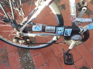 Bicicleta de paseo ciudad con cesta