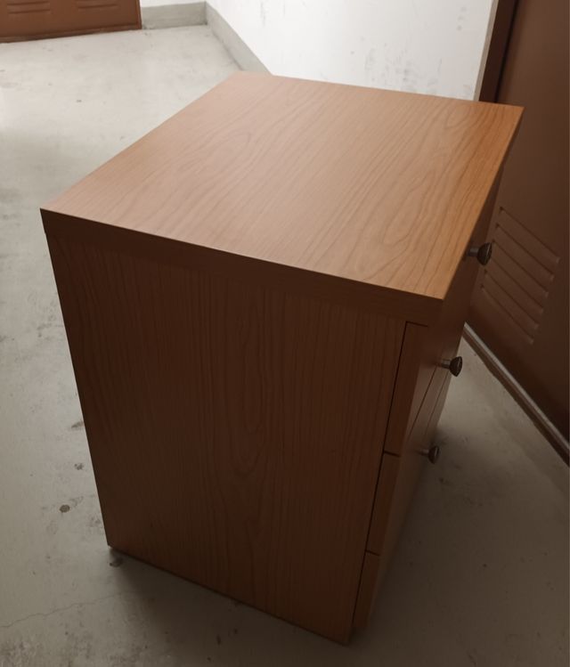 Cajonera y panel cabecero.